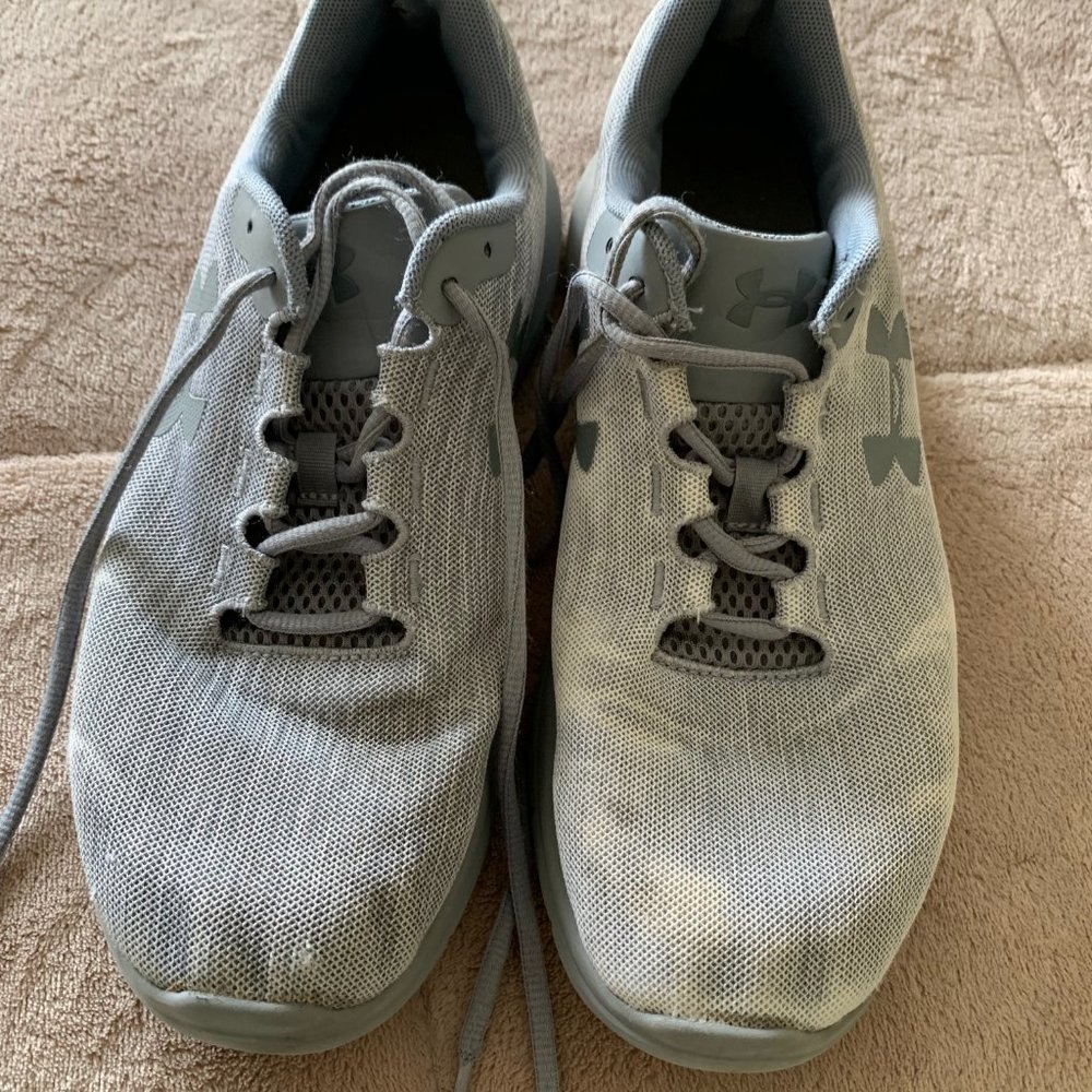 Mens Under Armour sneakers sz 9